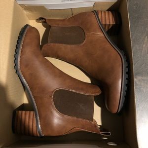 Chellysun Chunky Cleated Heel Chelsea Boots -Brown